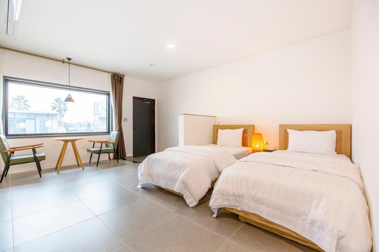 Lunamar Pension Jeju Eksteriør billede