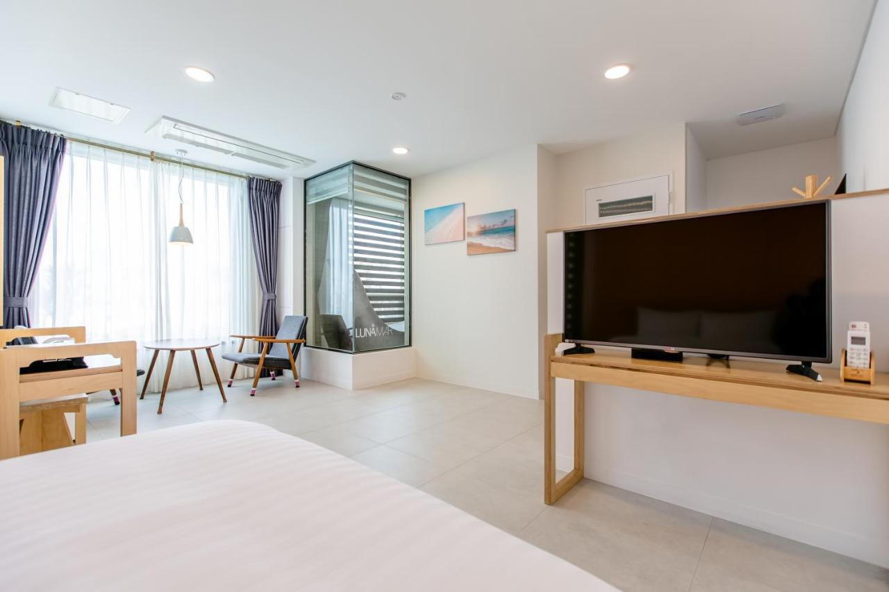 Lunamar Pension Jeju Eksteriør billede